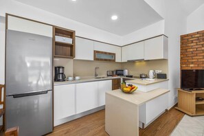 Microwave, dishwasher