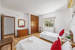 3 bedrooms, iron/ironing board, WiFi (free), bed sheets - Villa Primavera by Villa Plus (Albufeira)
