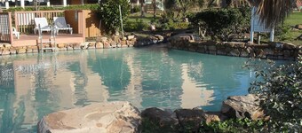 Maravilla Seawall Condo by AB Sea