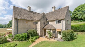 Exterior - Court Cottage - sleeps 8 guests  in 4 bedrooms (Painswick)