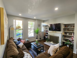 Smart TV, fireplace
