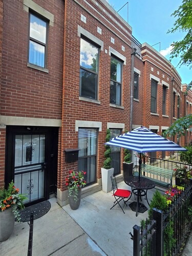 Spacious Townhome! 3 bedrooms & 2 complete bath and 2 outdoor Patios, Near Train
