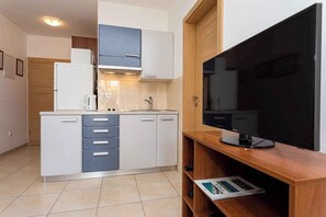 Fridge, microwave, stovetop, coffee/tea maker