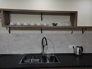 Fridge, stovetop, coffee/tea maker, electric kettle - Dry Bridge (Tbilisi)