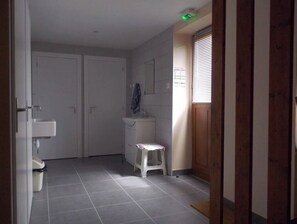 Dusche, Haartrockner, Toilettenpapier