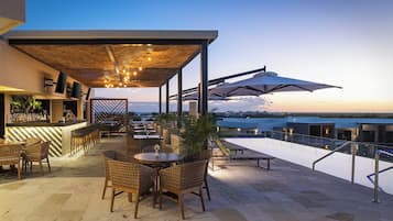 3 bars/lounges, poolside bar