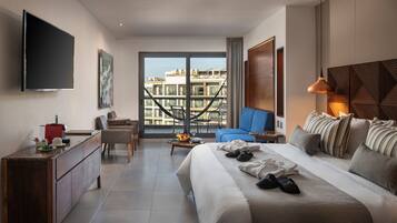 Junior Suite Platinum | Premium bedding, free minibar, in-room safe, iron/ironing board