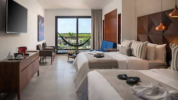 1 bedroom, premium bedding, free minibar, in-room safe
