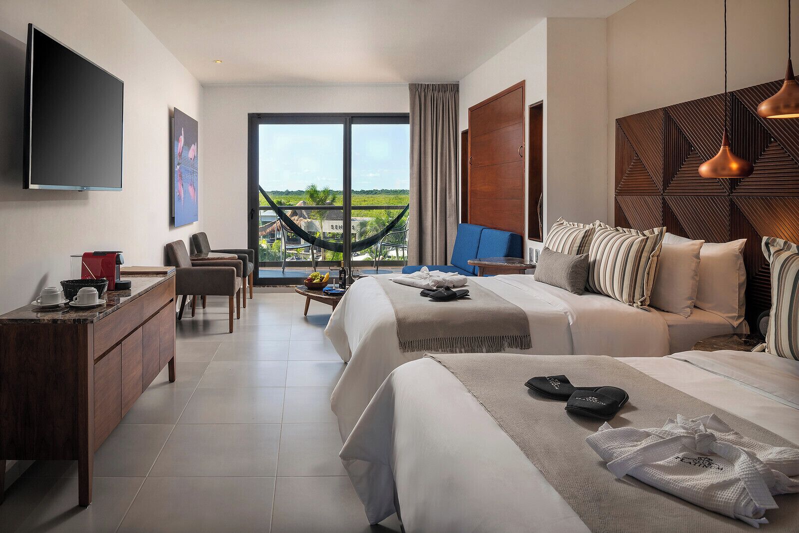 Family Room Platinum | Peralatan tempat tidur premium, bar mini percuma, peti besi dalam bilik 