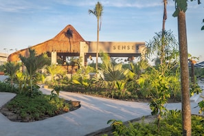 Bar en bord de piscine