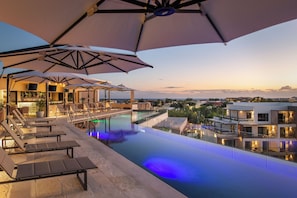 Bar en bord de piscine