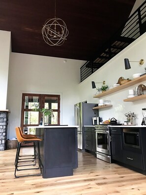 冰箱、微波炉、烤箱、炉灶