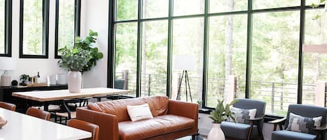 Smart TV, fireplace, stereo