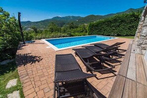 Lämmitetty uima-allas