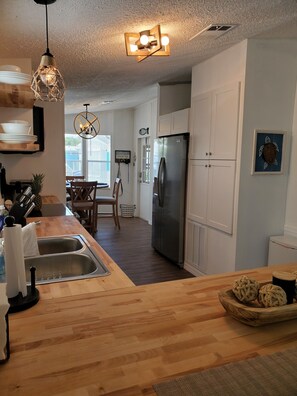 Fridge, microwave, oven, stovetop - Cozy Beach House in Nettles Island (Jensen Beach)