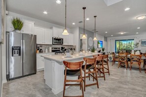 Fridge, oven, dishwasher, coffee/tea maker