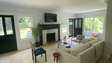 Smart TV, fireplace, offices, computer monitors