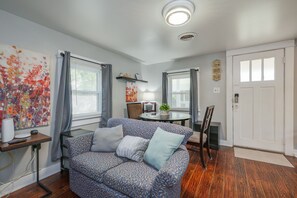 Smart TV - Cute Guest House in Beautiful Wythe! Great Monthly! (Hampton)