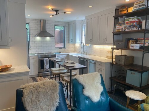 BEST, Location, New remodel, Block to Gondola&Town