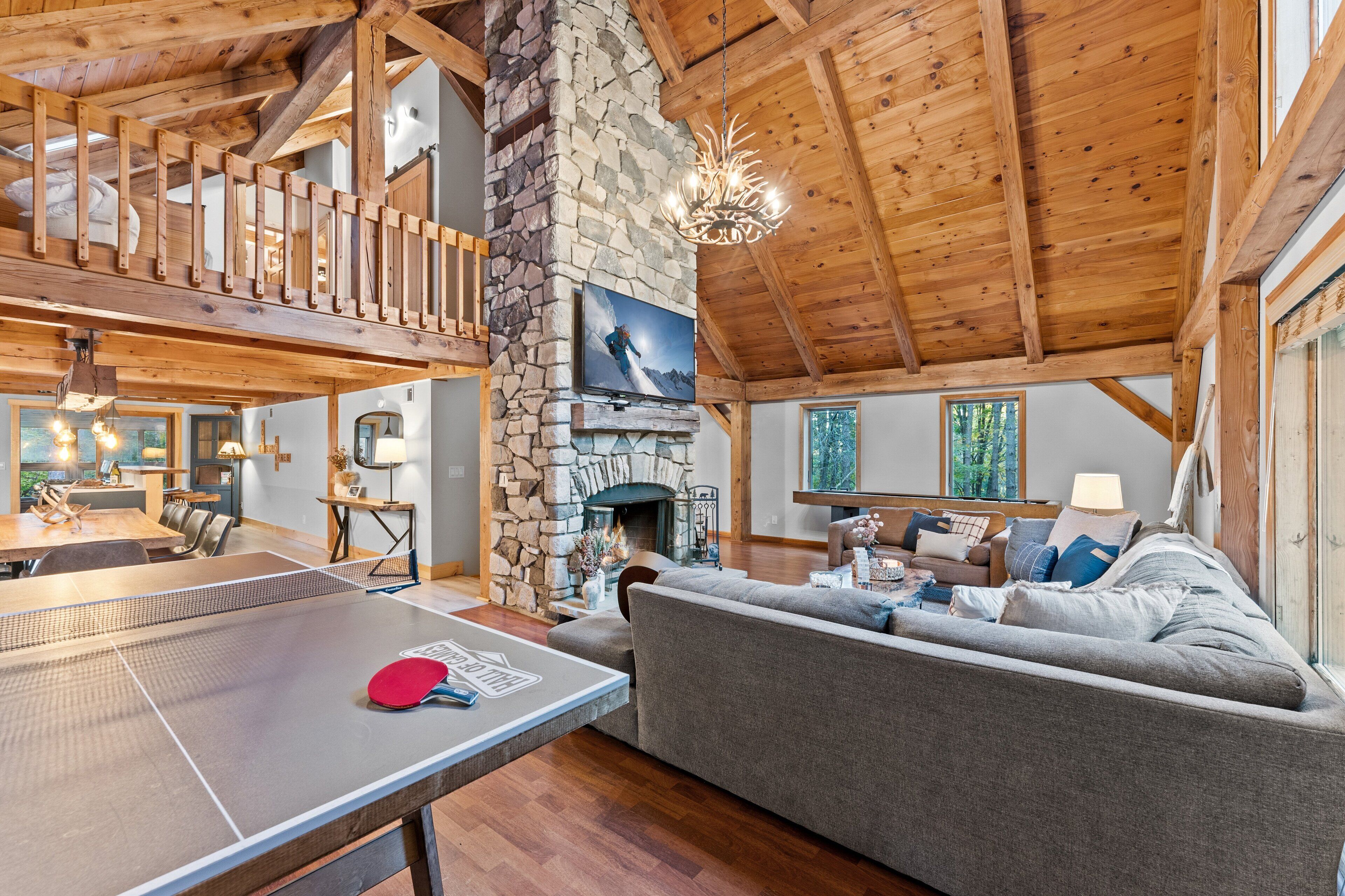 TV, caminetto, tavolo da ping pong