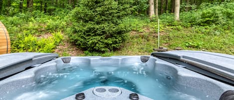 Outdoor spa tub