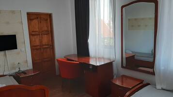 1 camera, una scrivania, ferro/asse da stiro, Wi-Fi gratuito