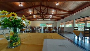 Bao gồm bữa sáng buffet hàng ngày