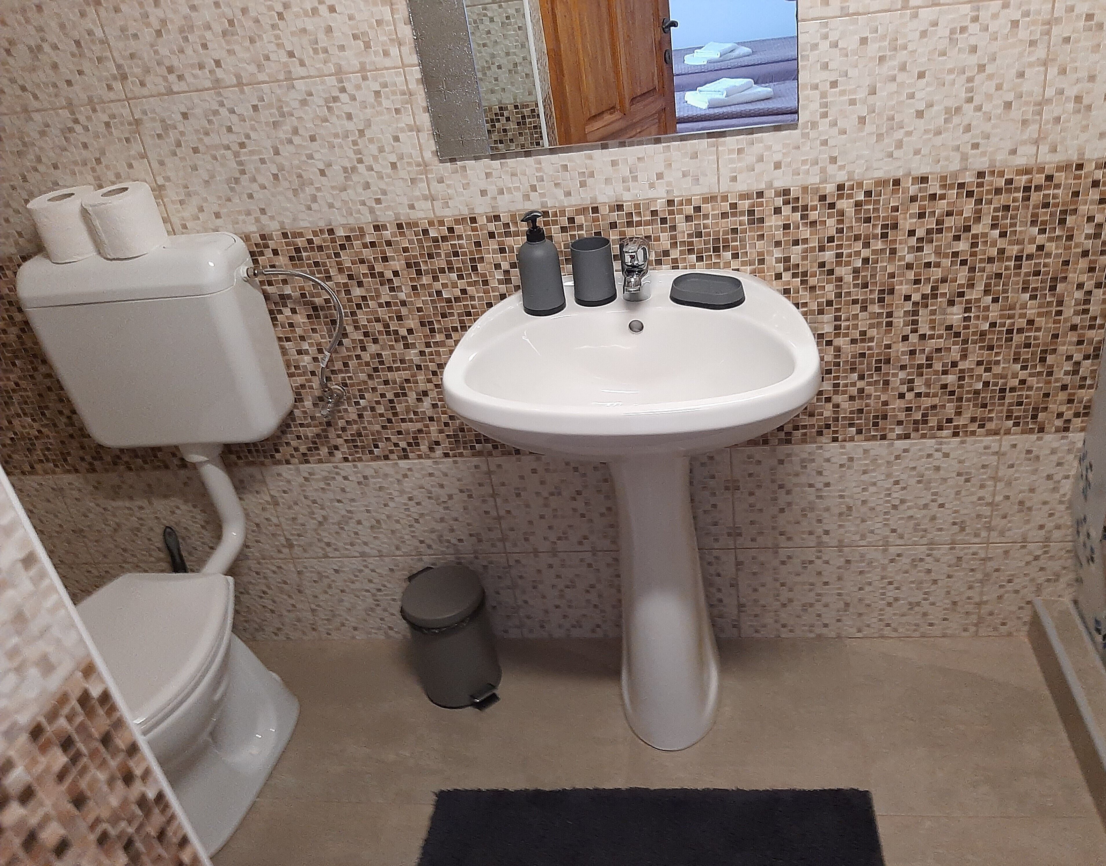 Dusche, Handtücher, Seife, Toilettenpapier