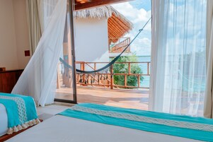 Master Double Suite with Balcony Lagoon View | 露台
