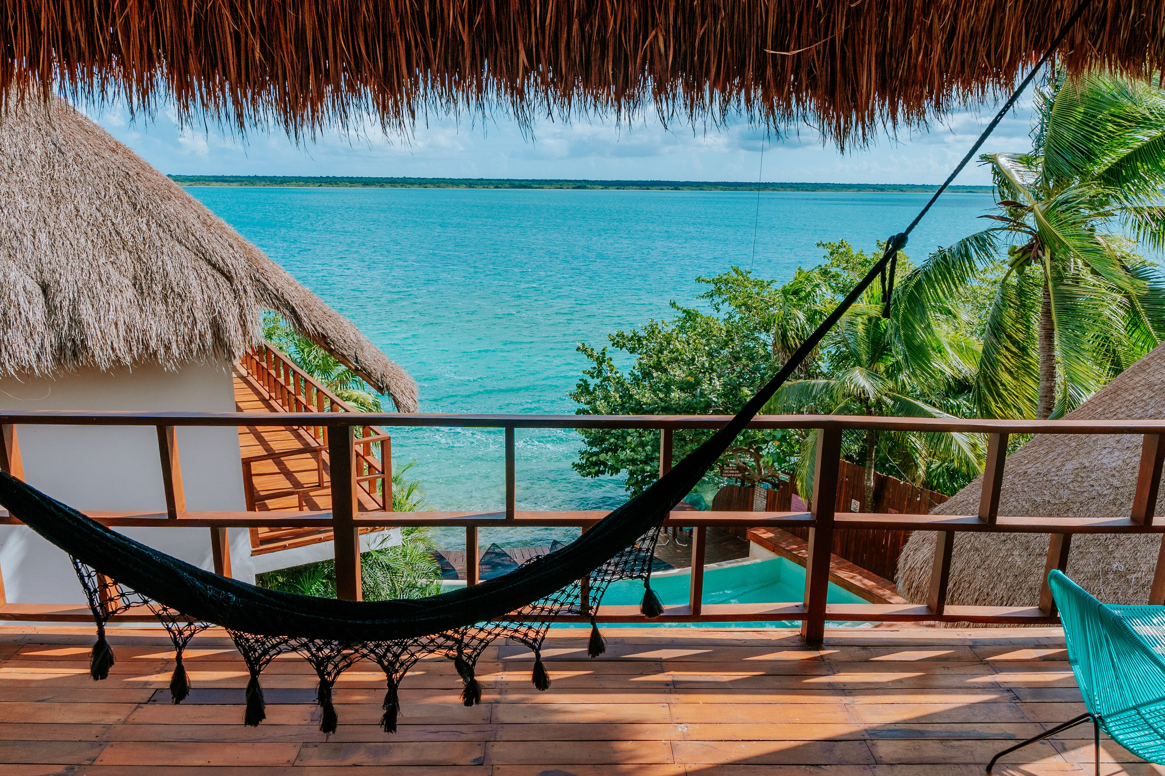 Master Suite with Balcony Lagoon View | Vista del balcón