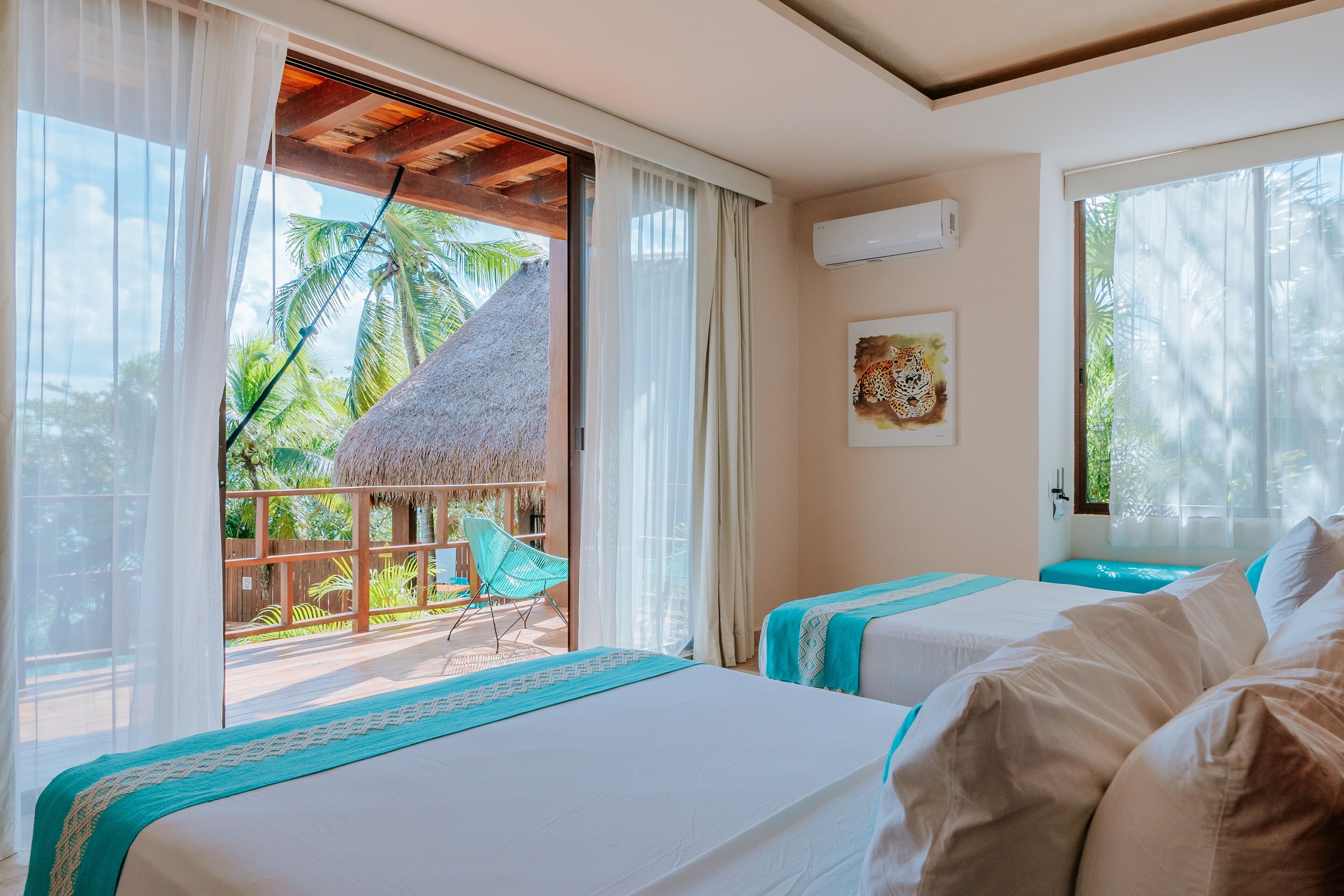 Master Double Suite with Balcony Lagoon View | Ylelliset vuodevaatteet, pillowtop-patjalliset sängyt, minibaari