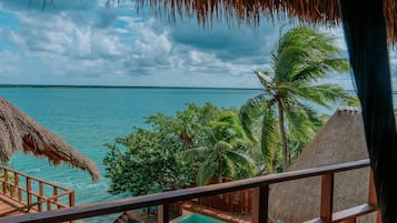 Master Suite with Balcony Lagoon View | Vue depuis le balcon
