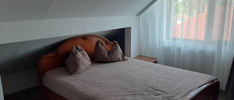 1 bedroom, iron/ironing board, free WiFi