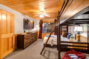 2 Schlafzimmer, Schreibtisch, Bügeleisen/Bügelbrett, WLAN