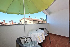 Outdoor dining - DINO One-Bedroom Apartment 21 (Rovinj)