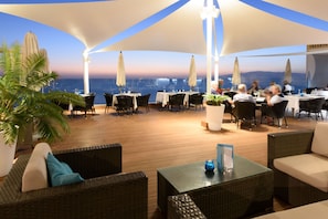 Outdoor dining - Perla Gris Aparthotel (Adeje)