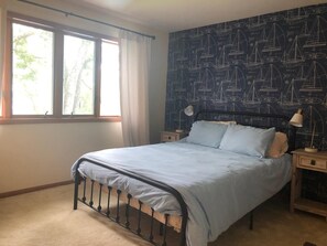 3 bedrooms, iron/ironing board, free WiFi, bed sheets - Nassawadox Creek Waterfront Home with Private Pool (Exmore)