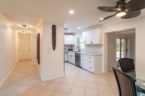 Interior - TROPICAL ISLAND INSPIRED POOL HOME NEAR THE BEACH (Delray Beach)