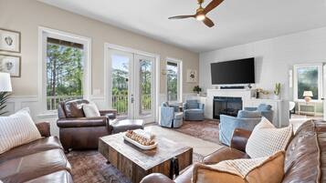 Smart-TV, fotballspill og bordtennis