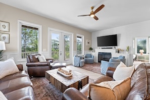 智能电视、桌上足球、乒乓球