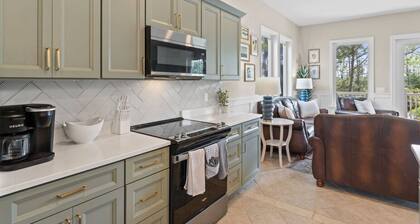 Completely renovated! 6BR Bay View Retreat. Private Pool, Bikes, Games & Close to Beach – Sleeps 17!