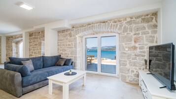 Flat-screen TV, fireplace