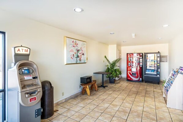 Interior - OYO Hotel Oklahoma City Northeast (Oklahoma City)