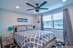 2 soverom, strykejern/-brett, reiseseng for barn og wi-fi