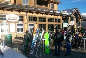 Exterior - Easy Fun! 25 Mar-1 Apr 2023, True Ski-in/out, 2 BR/2BA, Full Kitch, Sleeps 8+ (Breckenridge)