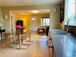 Interior - Modern 2Bed/1Bath bungalow style suite in Willow Glen (San Jose)