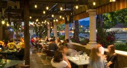 Modern 2Bed/1Bath bungalow style suite in Willow Glen