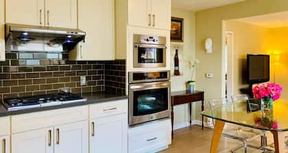 Modern 2Bed/1Bath bungalow style suite in Willow Glen