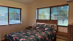 4 bedrooms - 36 Bombala Crescent - Rainbow Beach. Fantastic Family Beach House, Fenced Yard, Pet Friendly. (RAINBOW BEACH)