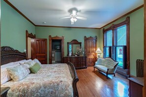 5 bedrooms, iron/ironing board, WiFi